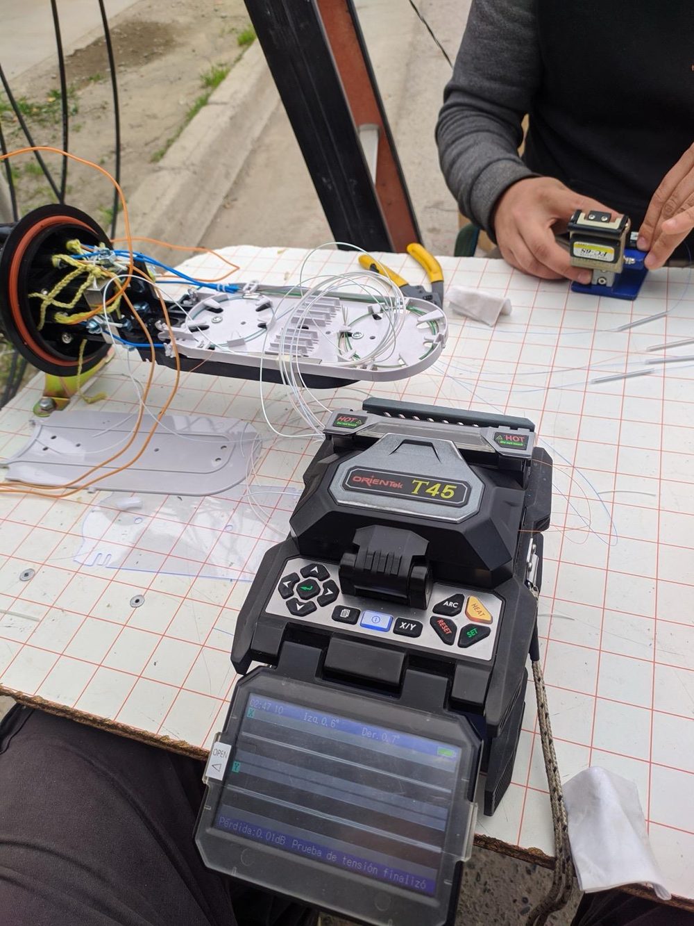 Empalme de fibra: prueba de tensión finalizada